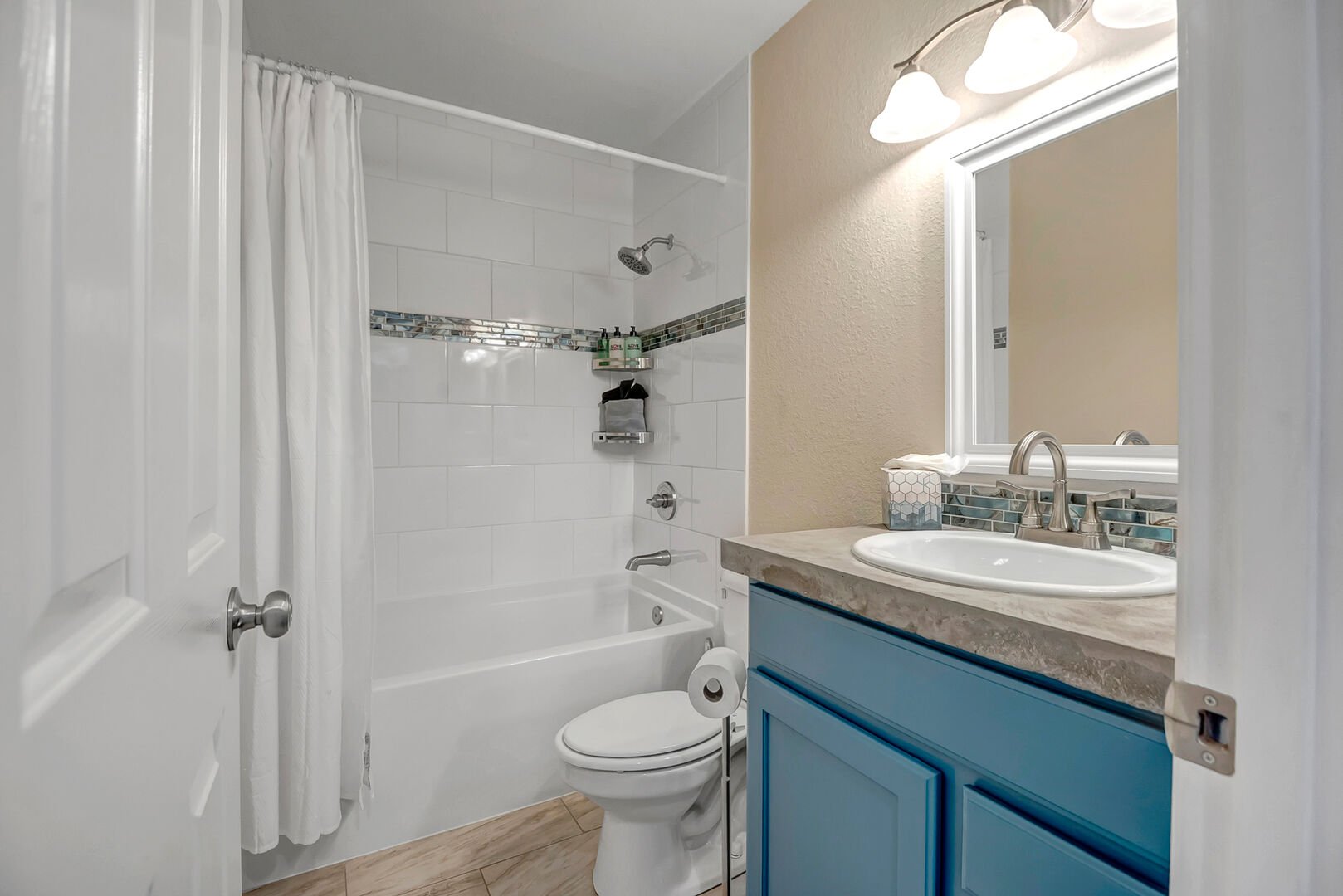 Full Shared Bathroom 2 with tub/shower combo
