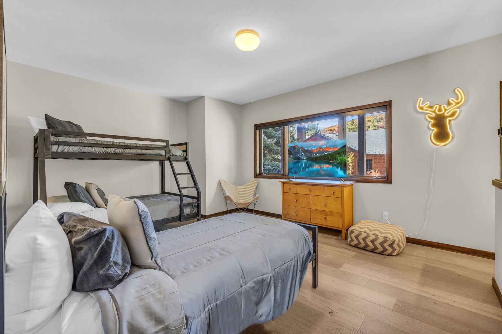 Airy Guest Bedroom With Bunkbeds.