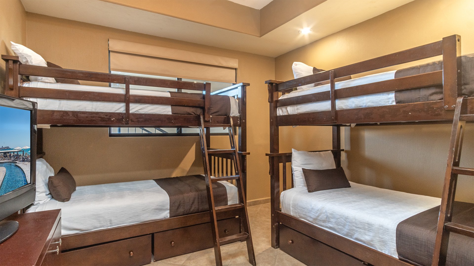 Double bunk beds are super convenient!