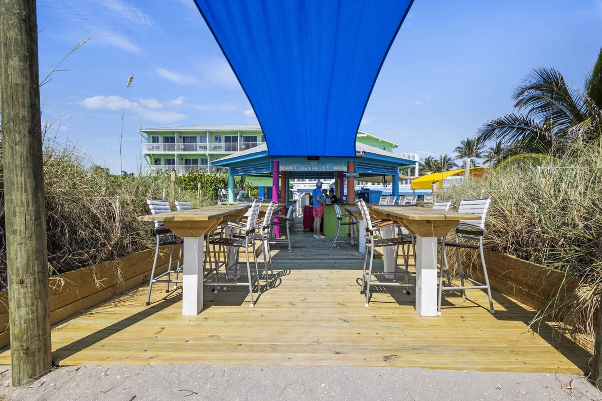 The beachfront Dune Bar offers food and drink service.