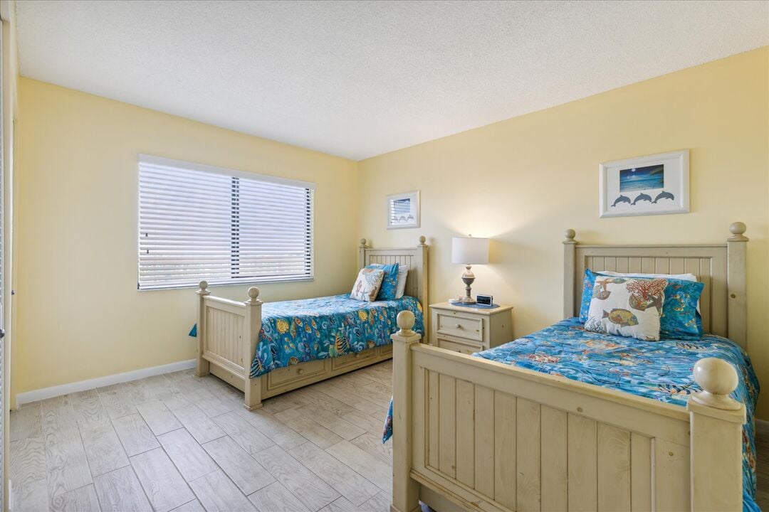 Guest Bedroom w/ two single beds