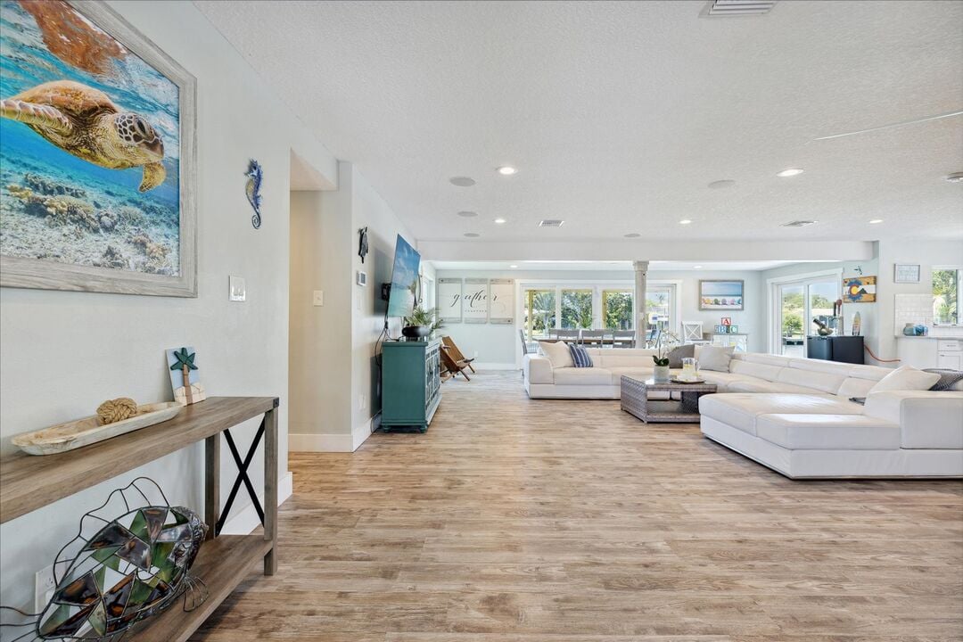Spacious and inviting entrance that welcomes you with warmth and style!