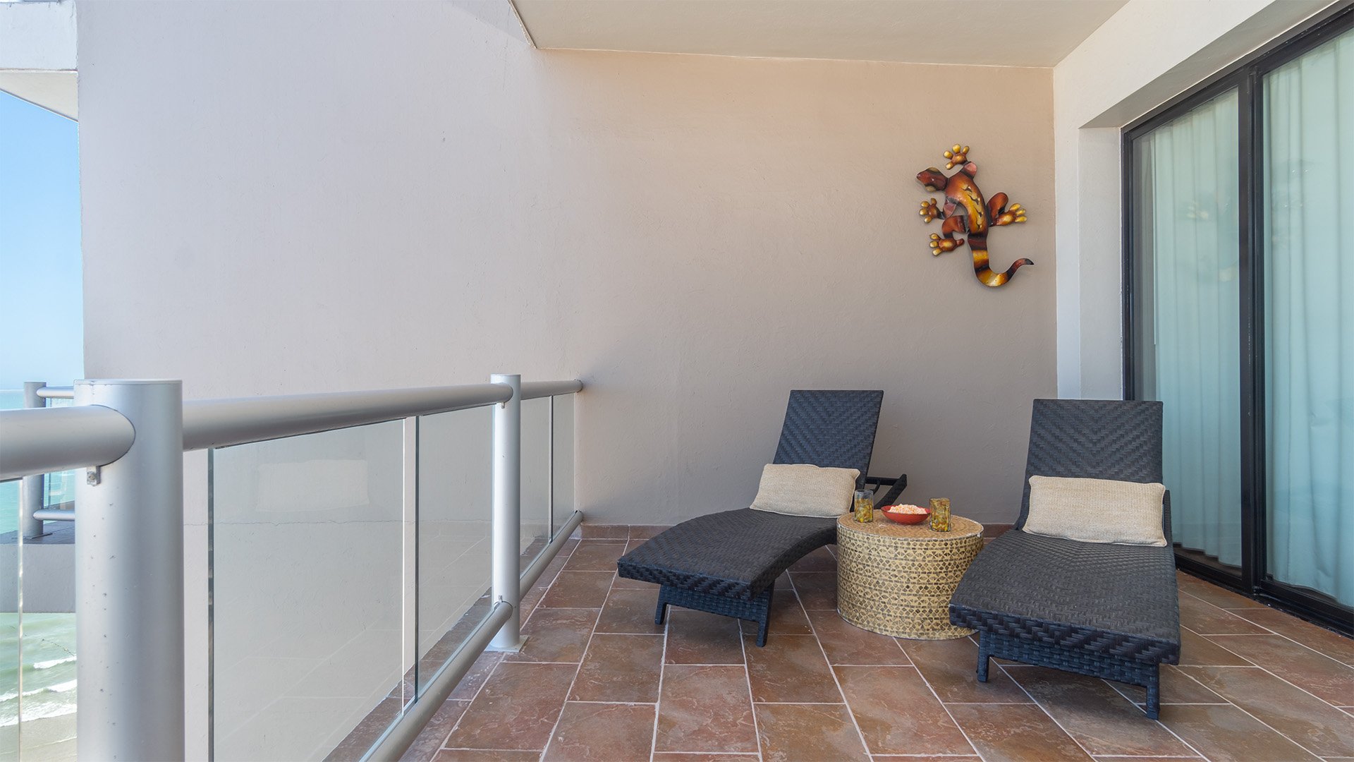 Double chaise lounge chairs.