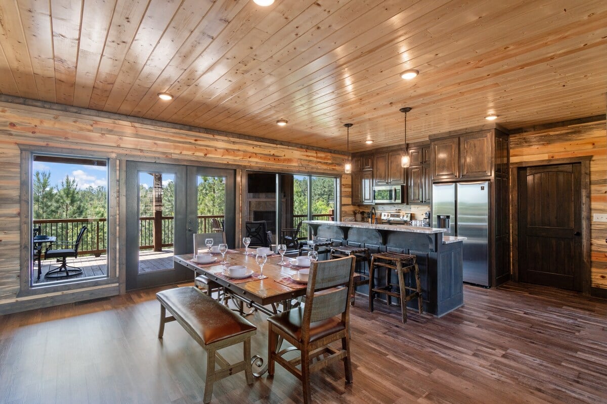 Large dining area for eating meals at the cabin
