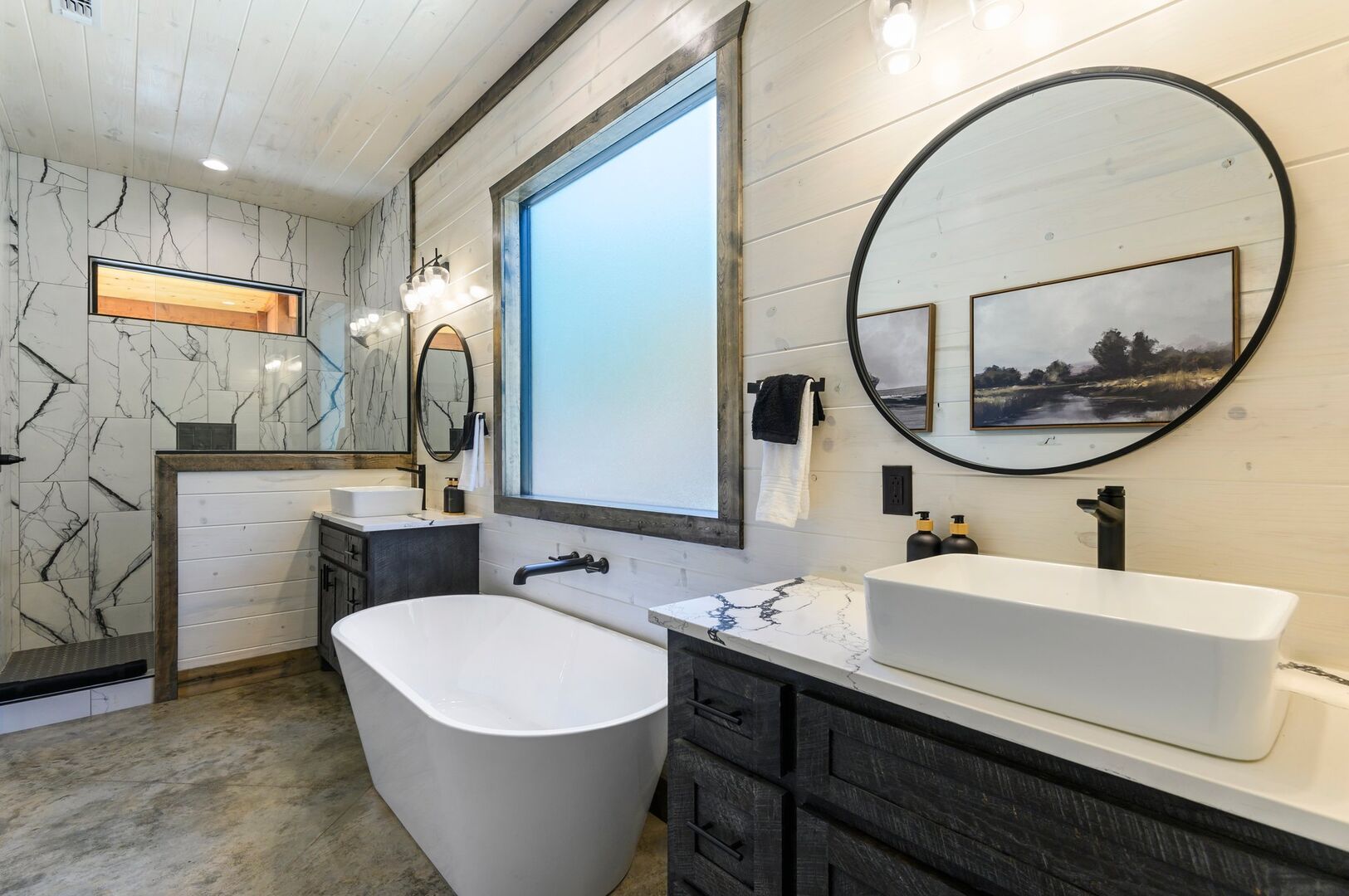 Soaking tub