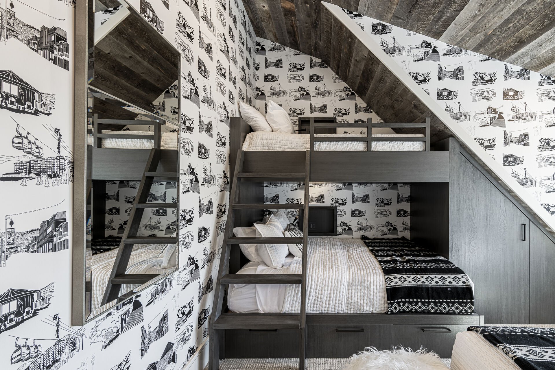 Sun Peak Manor House - Twin over Queen bunk bed and queen bed Sun Peak Manor House - Twin over Queen bunk bed and queen bed