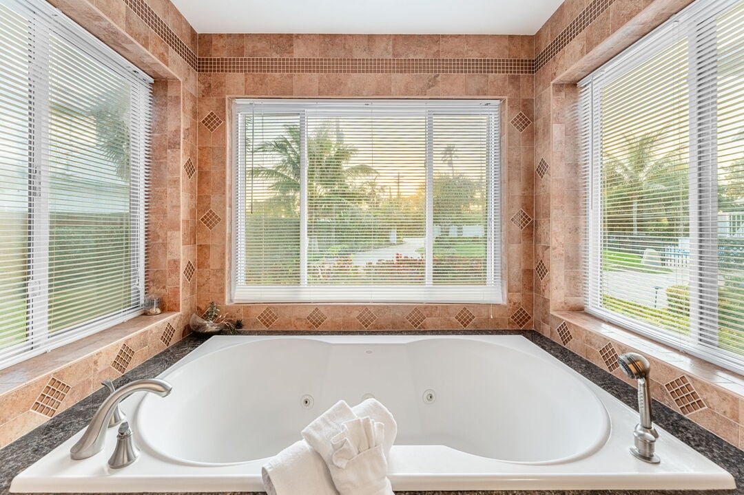 Main house master bathroom soaking tub - time to relax!