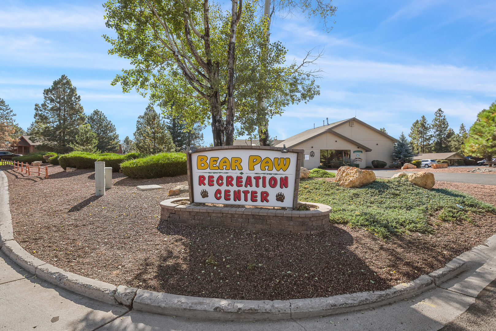 Mountain Oasis is located in the prestigious Continental Country Club, offering easy access to Flagstaff's best attractions, dining, hiking trails, and everything North Arizona has to offer.