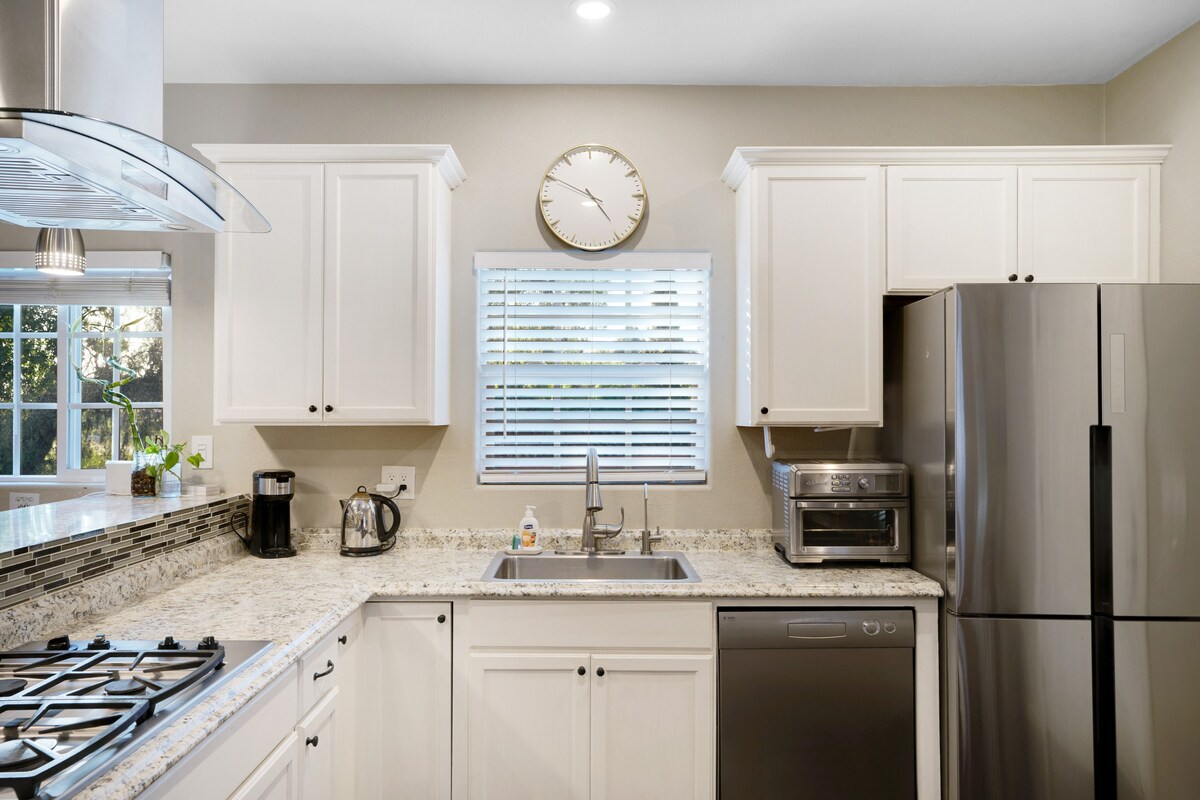 Plenty of counter top space to sprawl out
