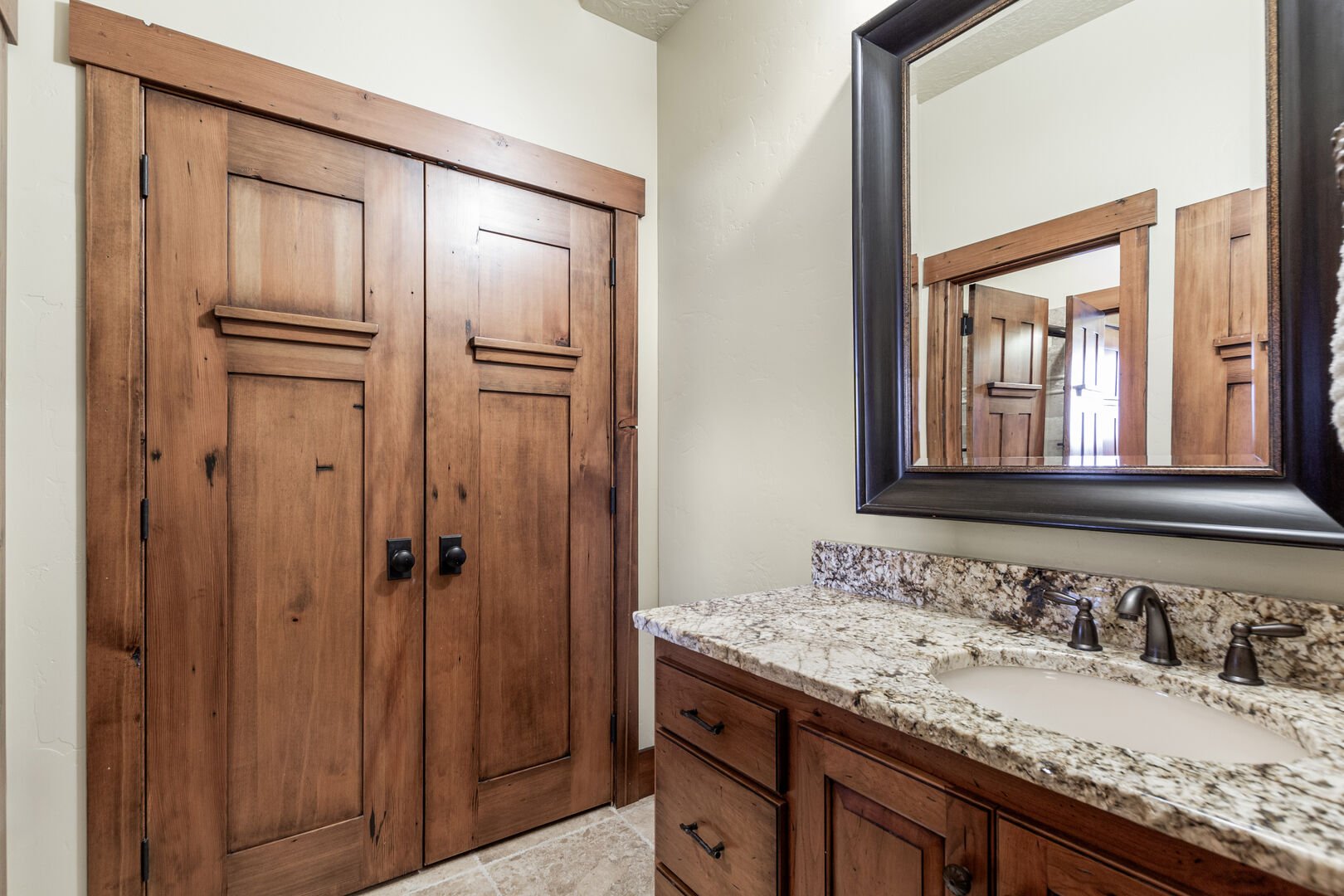Bathroom 4 (Downstairs)