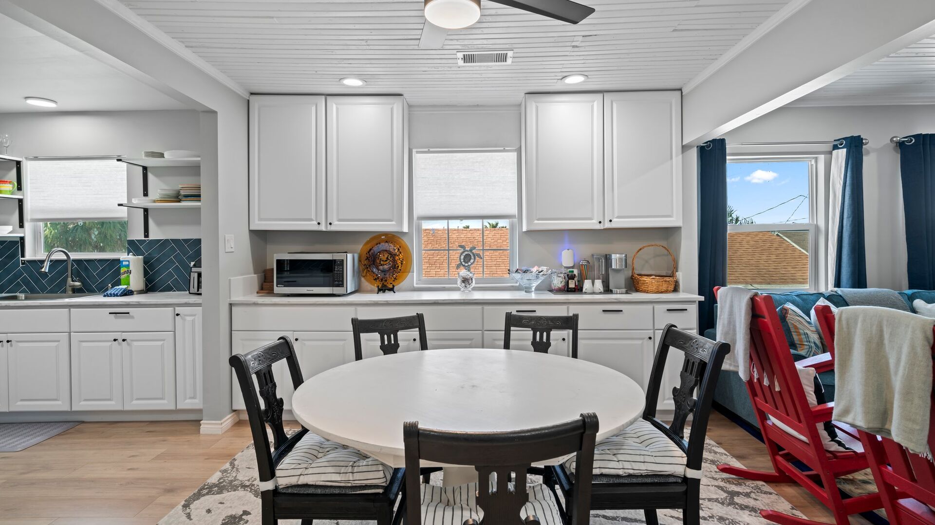 Dining room for feasting!