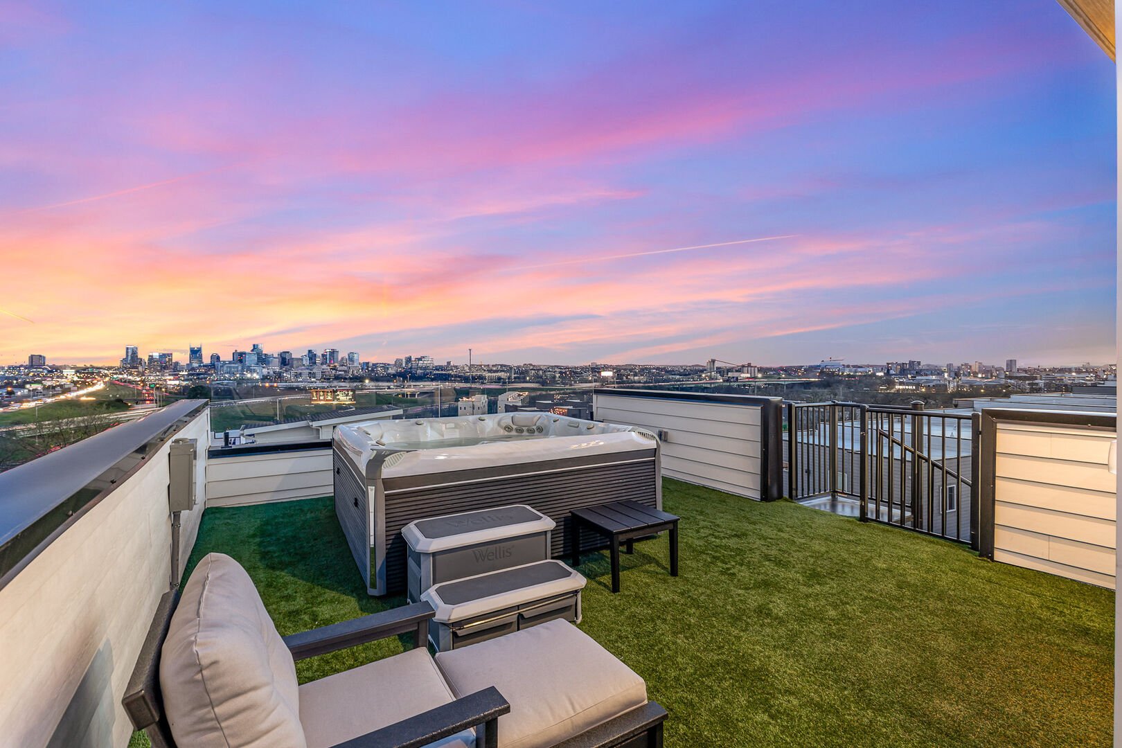 Elevator access, eight-person hot tub, lounge area overlooking the Nashville skyline. (4th Floor)