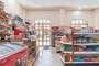 Nice and complete convenience store on site.