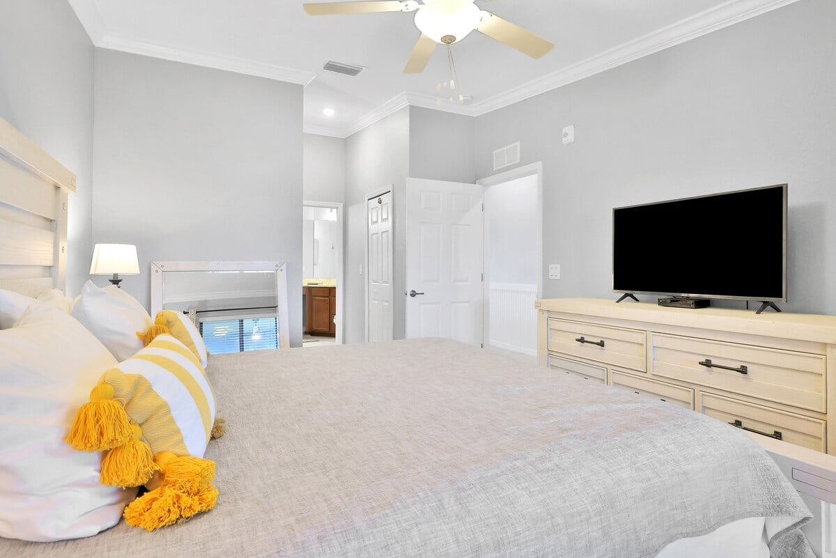 TV With Plenty Of Dresser Space
