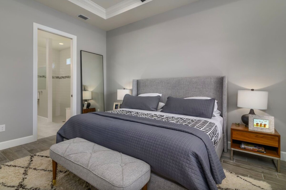 King-Size Bed