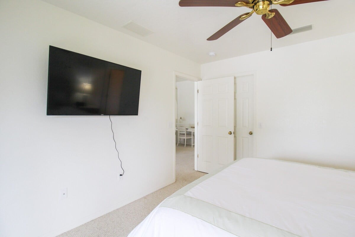 TV & Closet Space