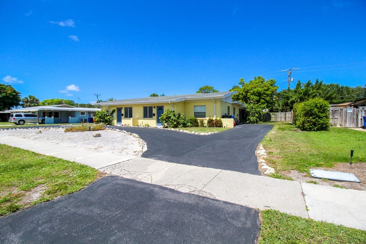 Horseshoe Driveway/Parking Spot