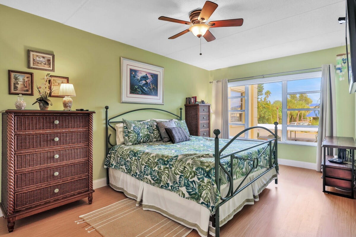 Spacious bedroom