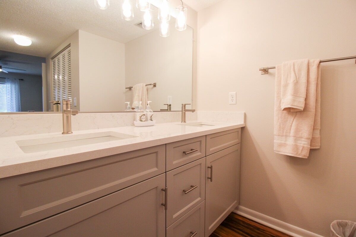 Dual Vanity