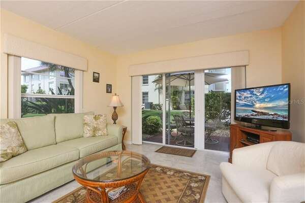 Spacious living room
