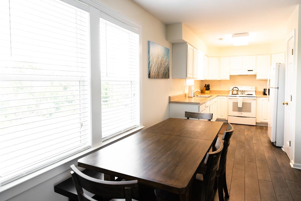 Dining Area and Full Kitchen