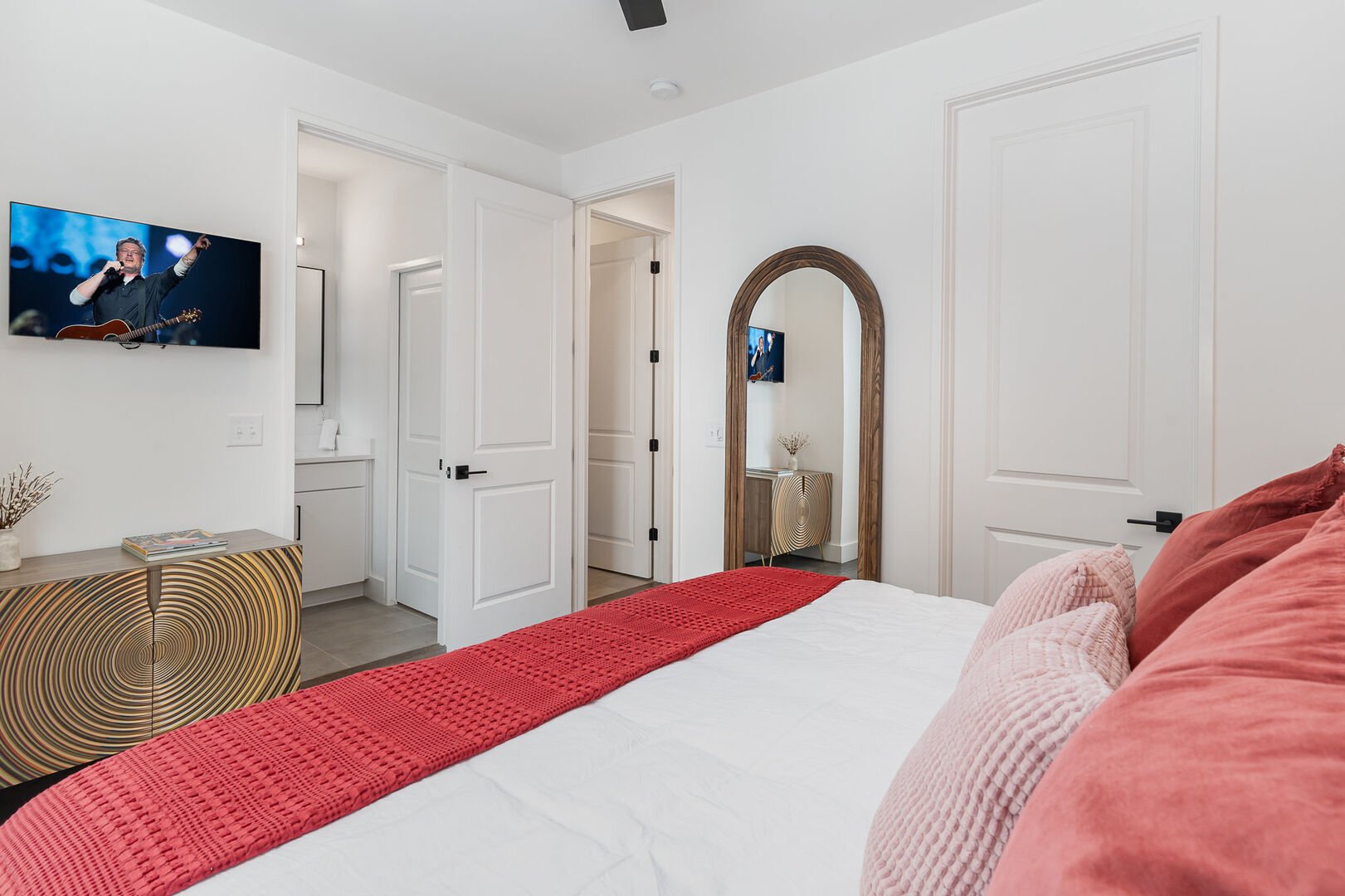 2nd Floor: 3rd Bedroom featuring a King bed, Smart TV, walk-in closet, and en-suite bathroom.
