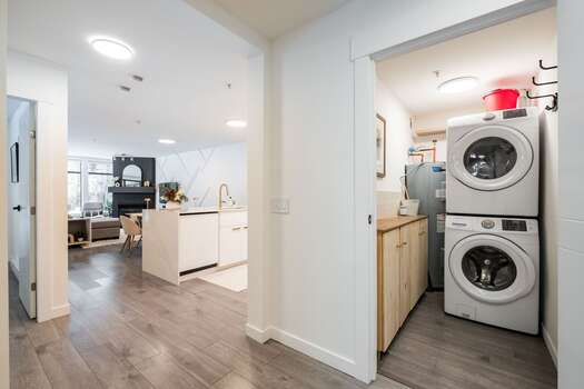 Hallway: Laundry room