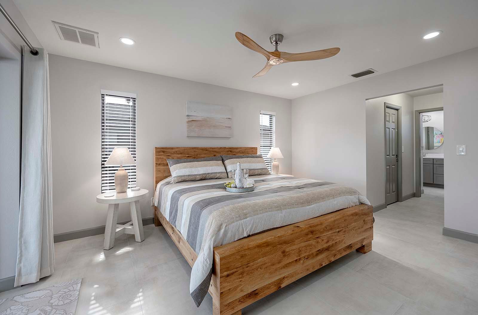 Main King Bedroom with En-Suite Bathroom
