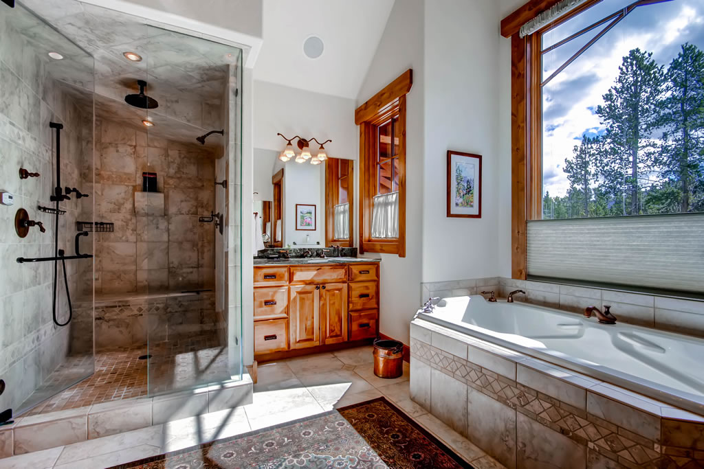Bathroom - Hatari Lodge - Breckenridge Vacation Rental