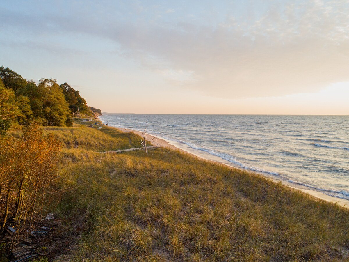 Views of the lake ensure that your stay will feel peaceful and relaxing.