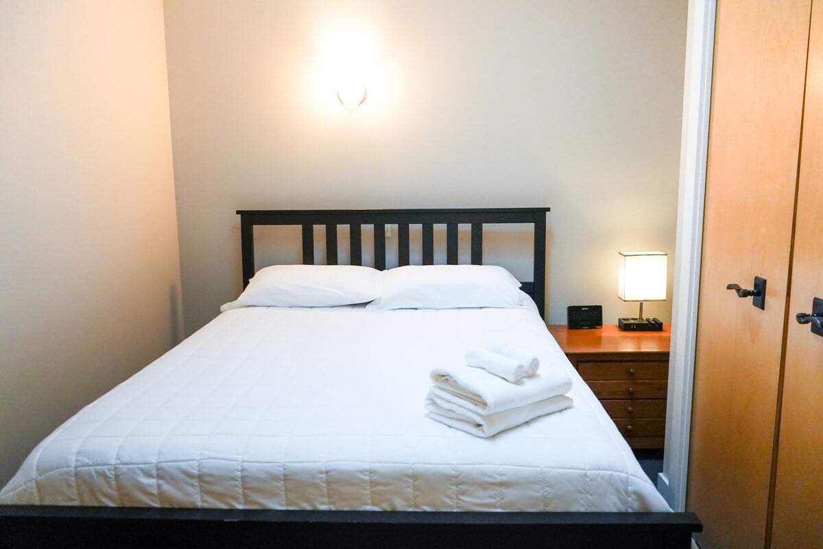 Bedroom 2 with Queen bed