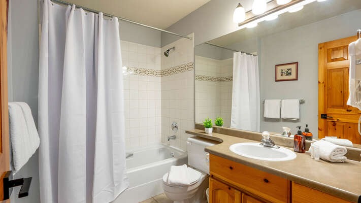 Upper FLoor - Primary Ensuite