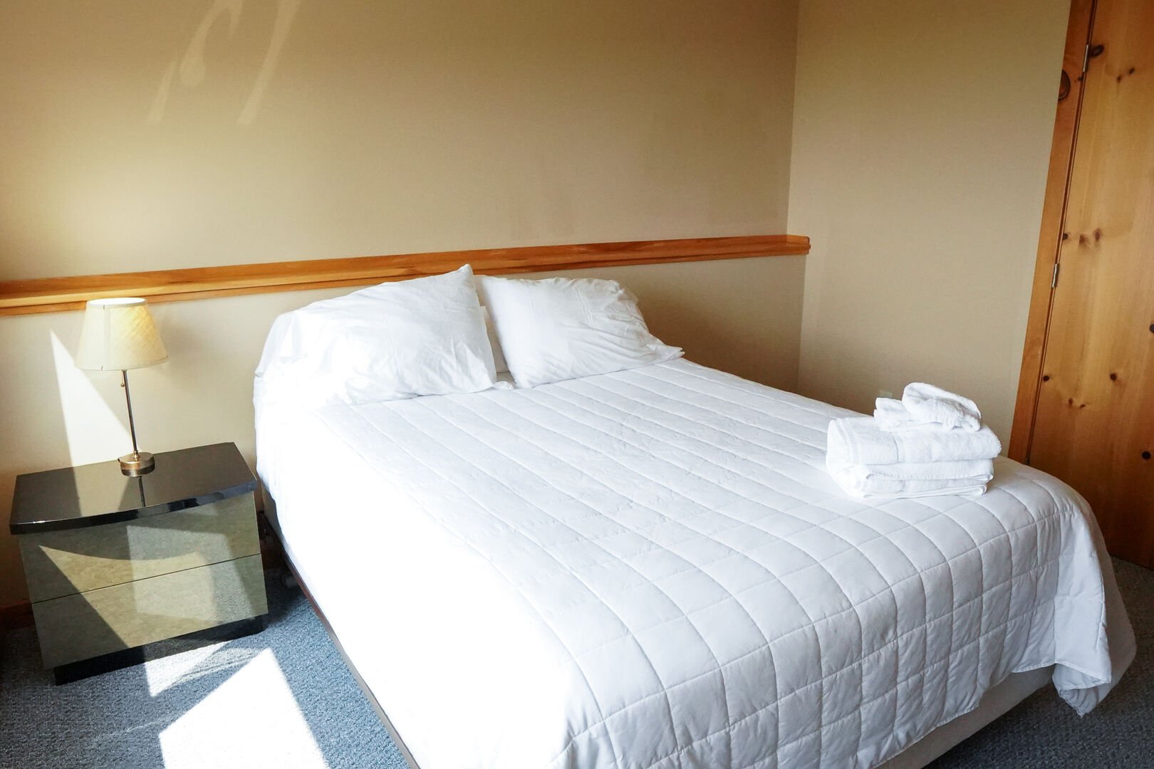 Lower Level Bedroom w/Queen Bed
