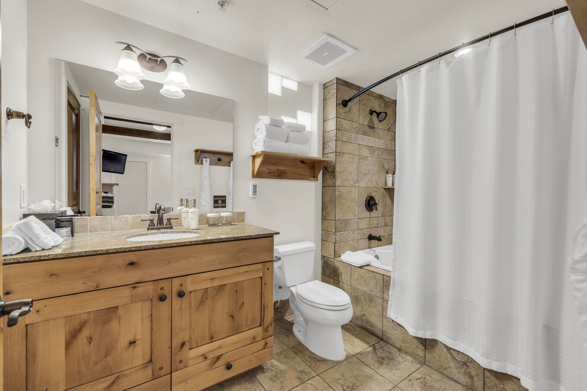 Full Bathroom with Tub/Shower Combo Full Bathroom with Tub/Shower Combo