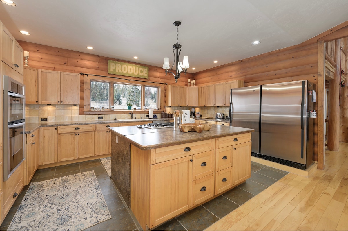 StayWinterPark 2665 Golden Eagle main kitchen