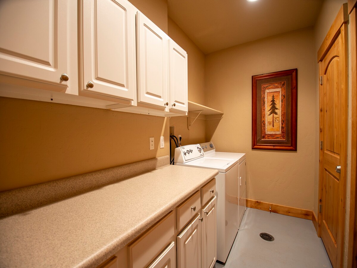 StayWinterPark_Antlers Lakota 406_Washer Dryer