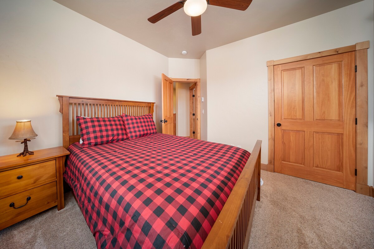 SWP 500 North Lupine Second bedroom