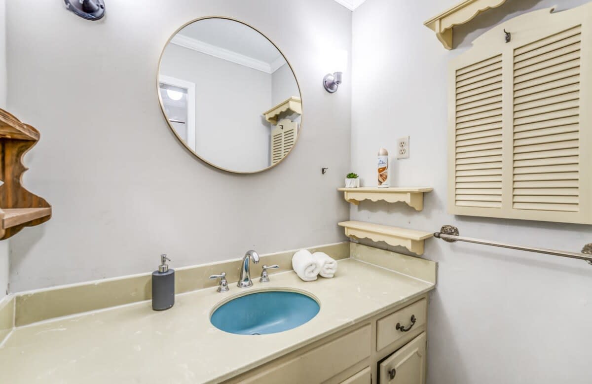 Bathroom sink