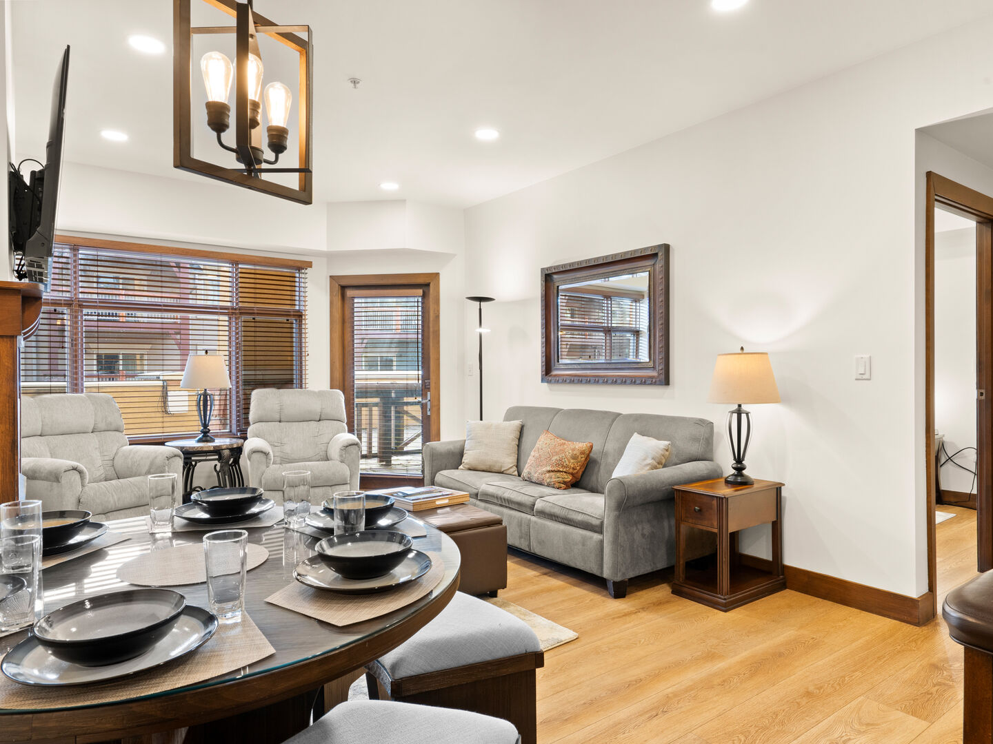 Living / Dining Area