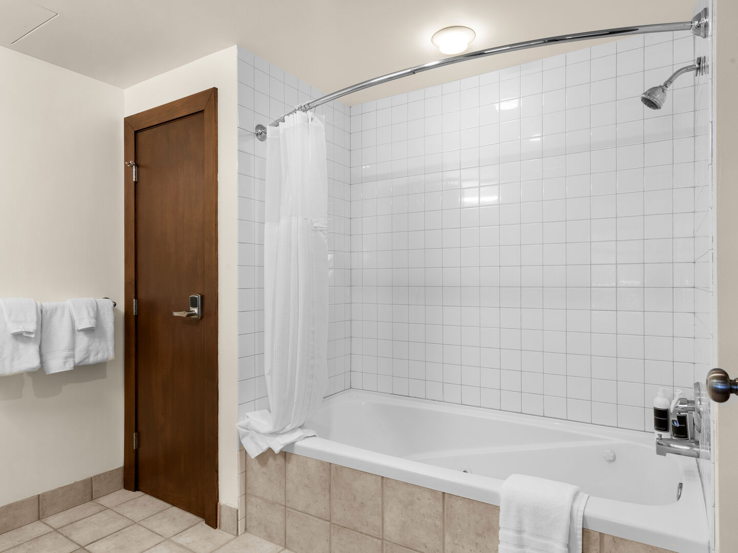 En Suite Bathroom / Shower / Jetted Tub