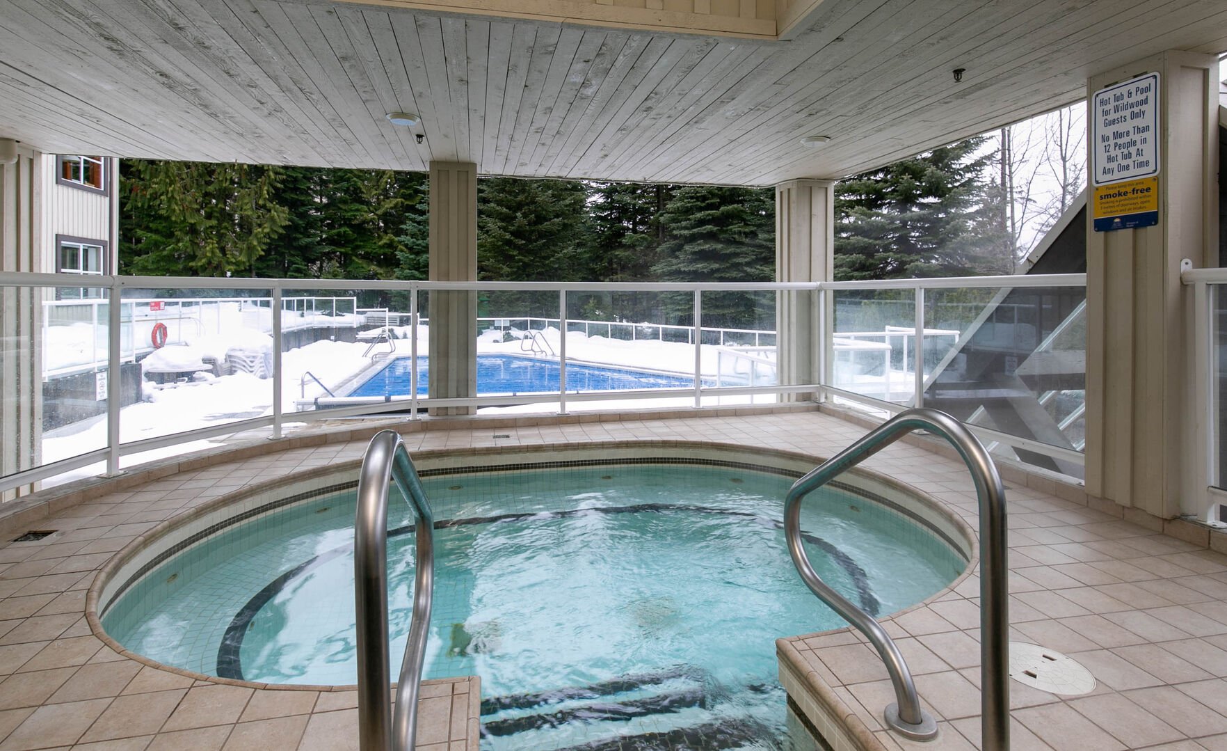 Wildwood Lodge hot-tub