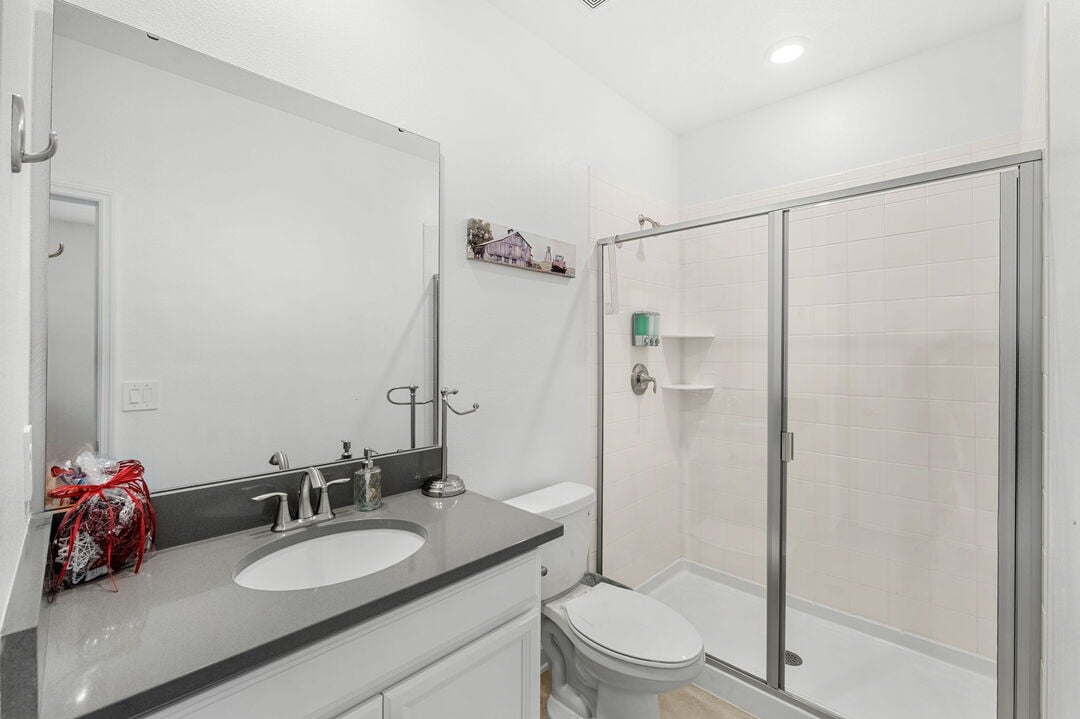 Ensuite bathroom 1 - step-in shower