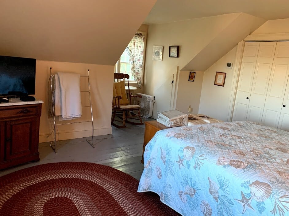 Upper Level Full Bedroom