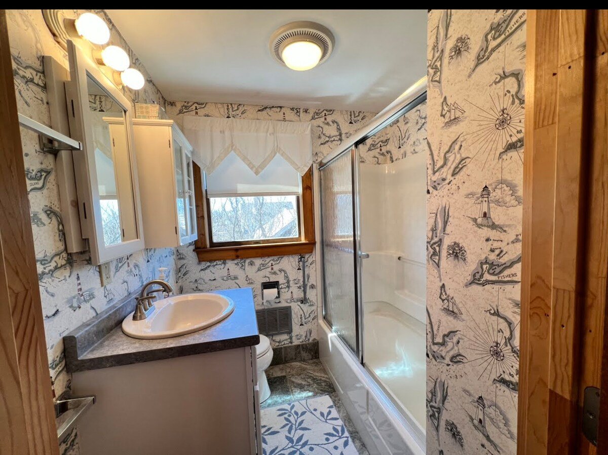 1st floor bath