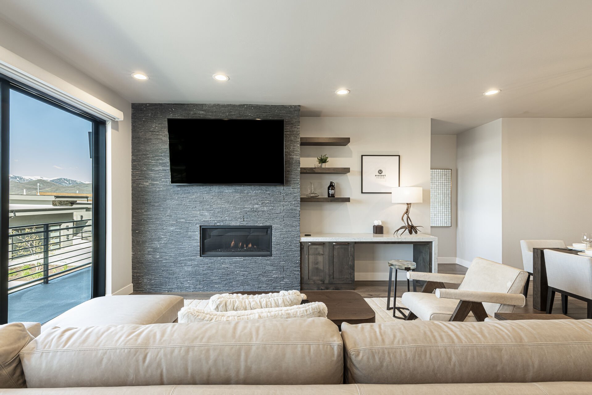 Comfortable with a gas fireplace and 75 Comfortable with a gas fireplace and 75