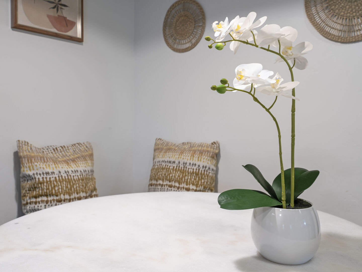 Dining Table Details