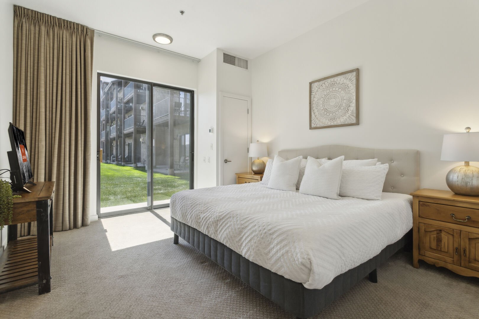 Guest sweet with large bed