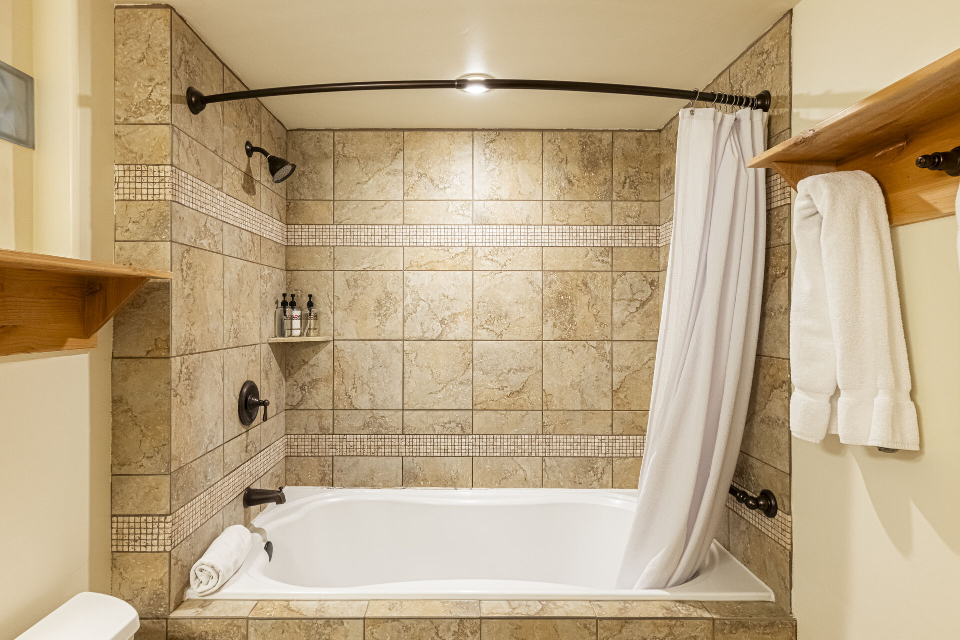 Full Bathroom with Tub/Shower Combo Full Bathroom with Tub/Shower Combo