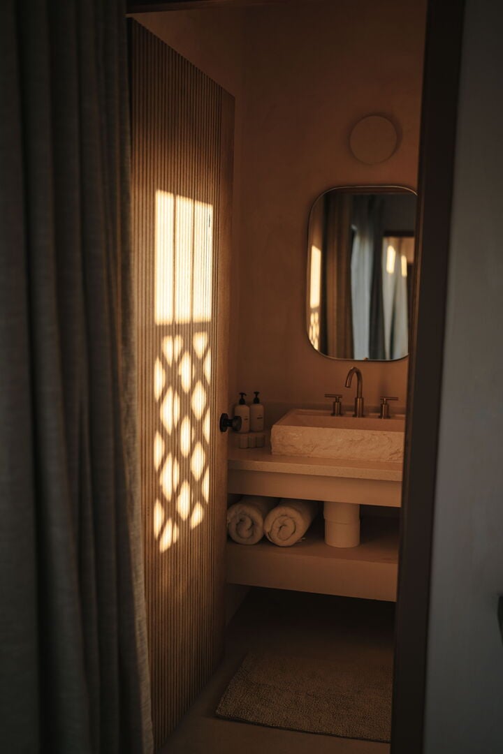 Bathroom 2.