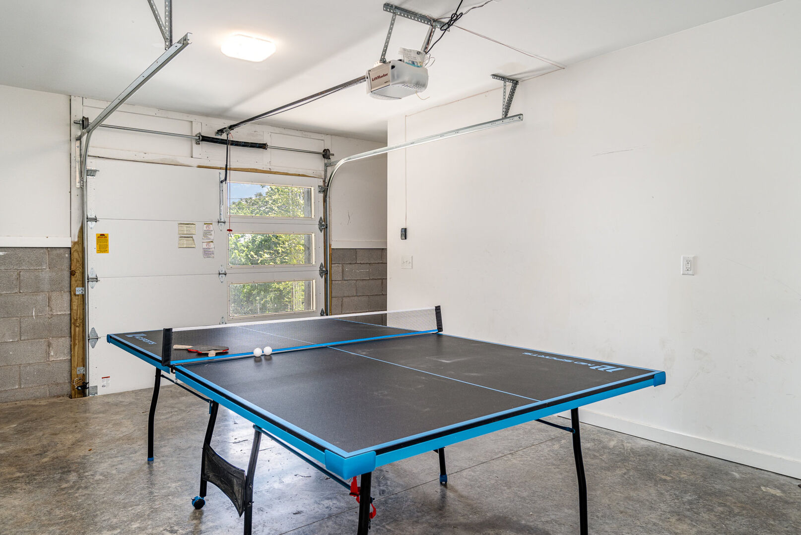 Unit 2: Garage features a full-size ping-pong table, perfect for friendly games.